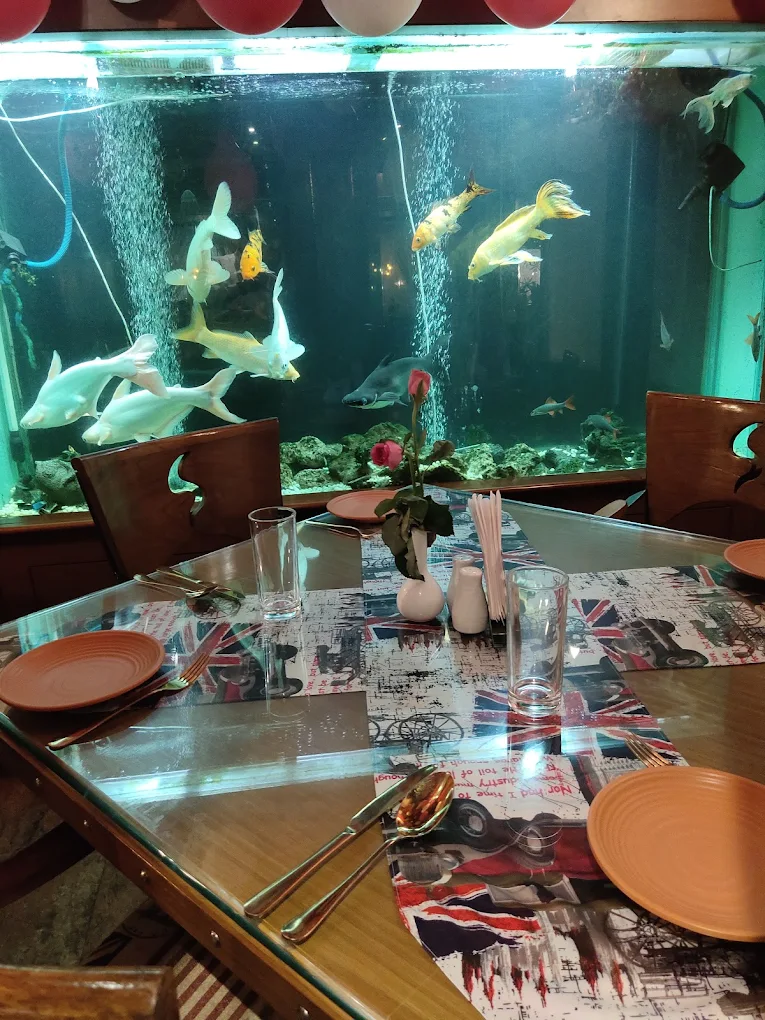 Aquarium-side table