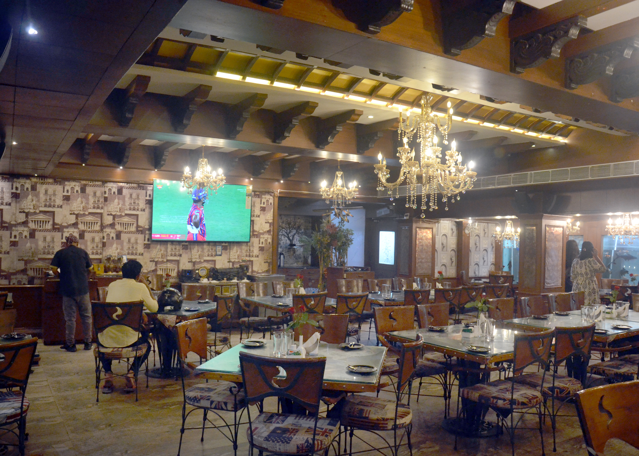 Restaurant interior photo 17